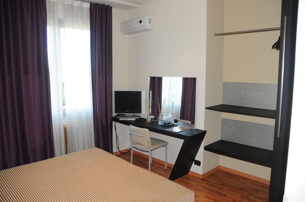 Hotel San Francesco Borgomanero Buitenkant foto